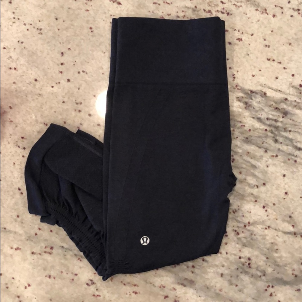 Navy Lululemon In The Flow Crop - Size 8!
